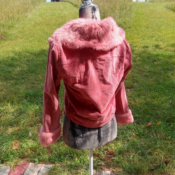 Cropped Rabbit Jacket - Picture 2 of 7